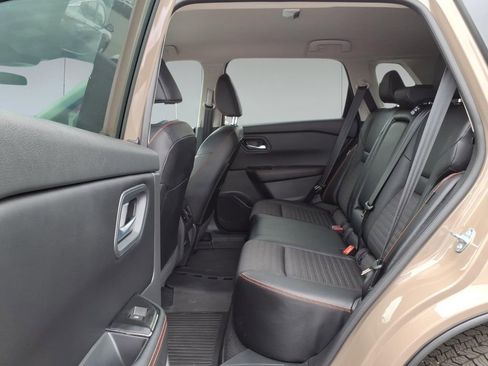 Used 2025 Nissan Rogue SV AWD/4WD image 10