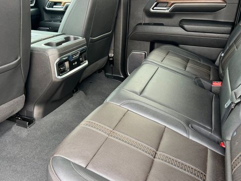 Used 2022 Chevrolet Silverado 1500 High Country w/ High Country Premium Package image 9