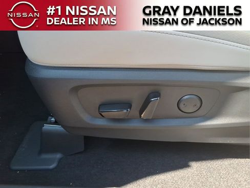 New 2026 Nissan Pathfinder SL image 12