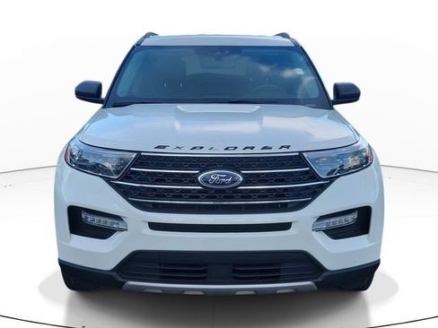 Used 2023 Ford Explorer XLT w/ Equipment Group 202A RWD image 2
