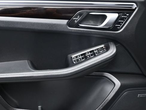 Used 2020 Porsche Macan AWD/4WD image 8