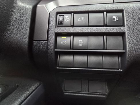Used 2025 Toyota 4Runner SR5 AWD/4WD image 17