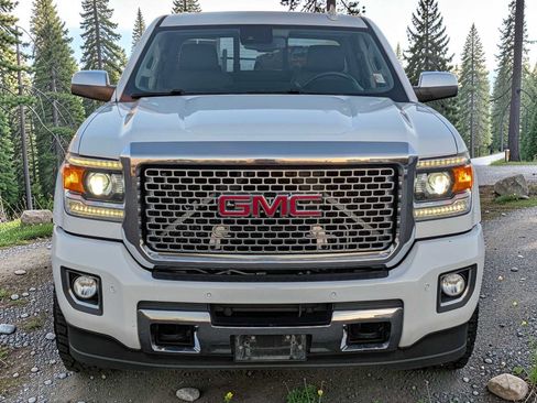 Used 2017 GMC Sierra 2500 Denali w/ Suspension Package, Off-Road AWD/4WD image 8