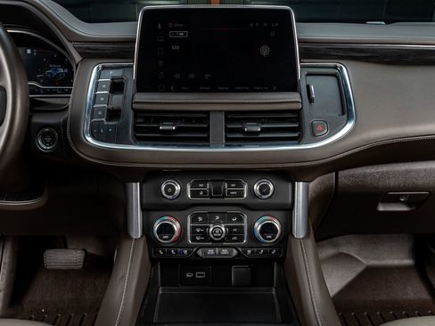 Used 2023 GMC Yukon XL SLT w/ SLT Premium Package image 24