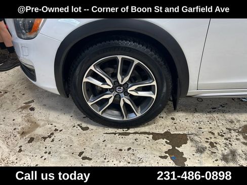 Used 2016 Volvo V60 T5 Cross Country Platinum AWD/4WD image 10