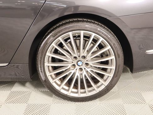 Used 2022 BMW 740i w/ Premium Package image 20