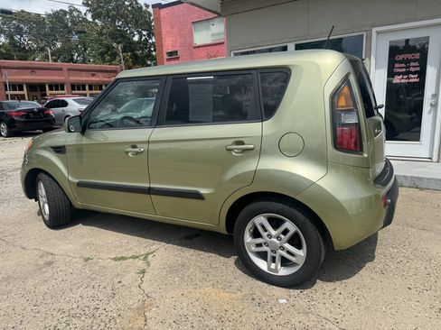 Used 2011 Kia Soul + w/ Audio Pkg FWD image 6
