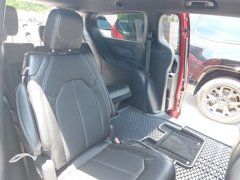 New 2026 Chrysler Pacifica Select FWD image 11