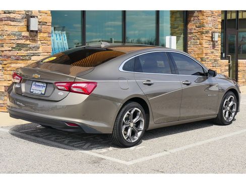 Used 2020 Chevrolet Malibu LT w/ Leather Package image 3
