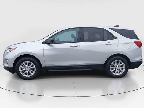 Used 2019 Chevrolet Equinox LS w/ LS Convenience Package FWD image 4