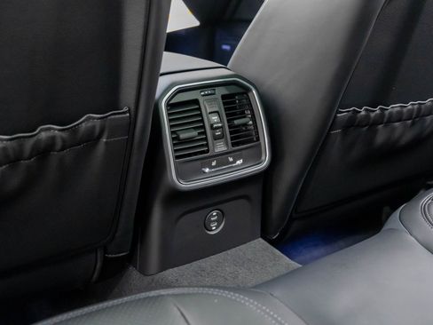 New 2026 Porsche Macan image 17