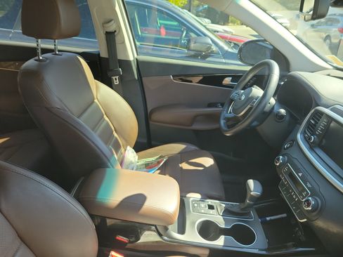 Used 2020 Kia Sorento SX image 11