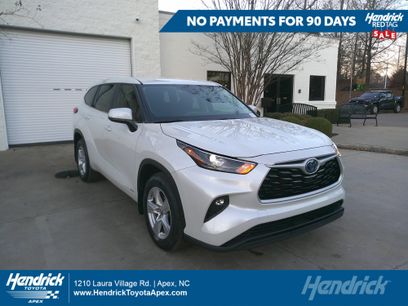 Used 2023 Toyota Highlander LE