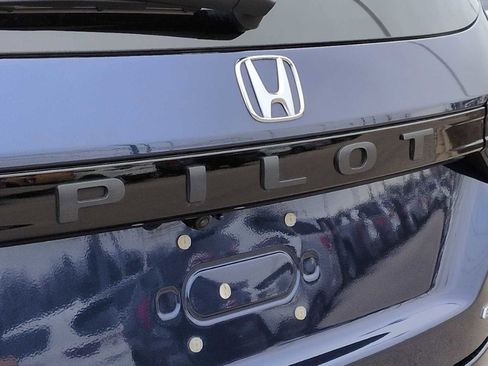 Certified 2024 Honda Pilot Elite image 12