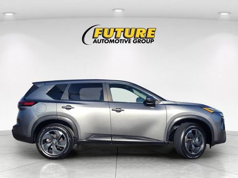 Used 2024 Nissan Rogue SV FWD image 3