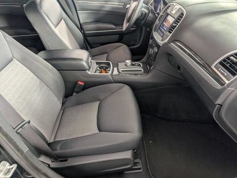 Used 2022 Chrysler 300 Touring w/ Sport Appearance Package RWD image 31