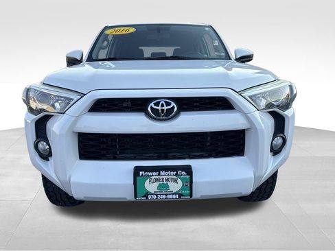 Used 2016 Toyota 4Runner SR5 AWD/4WD image 9