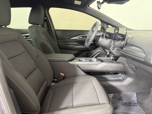 Used 2025 Chevrolet Equinox EV LT image 10