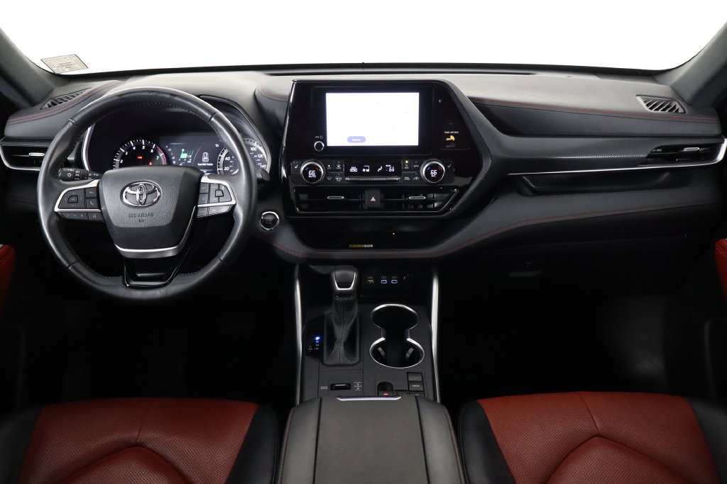 Used 2023 Toyota Highlander XSE FWD image 13