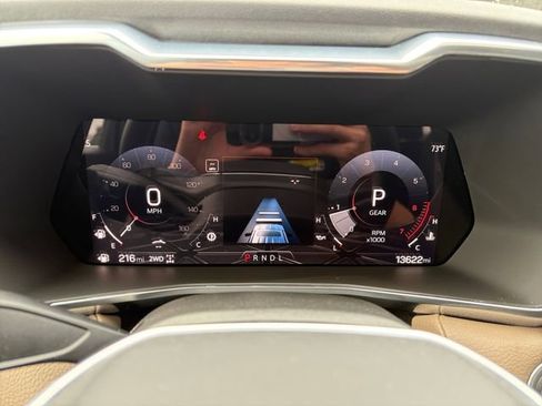 Used 2025 GMC Canyon Denali AWD/4WD image 9