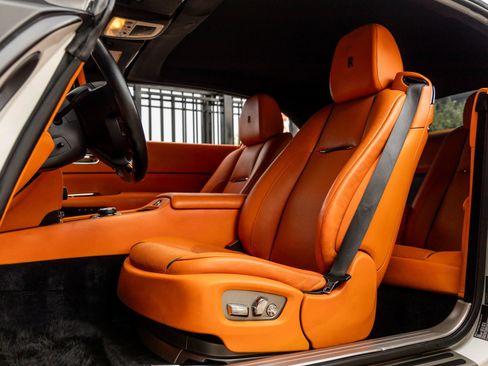 Used 2016 Rolls-Royce Dawn RWD image 26