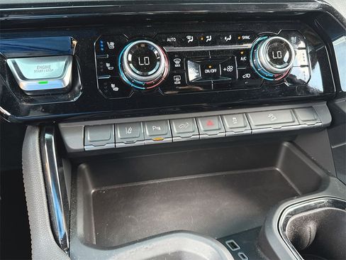 Used 2024 GMC Sierra 2500 AT4 w/ AT4 Preferred Package image 19