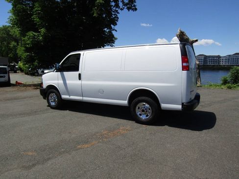 Used 2021 Chevrolet Express 2500 w/ Driver Convenience Package RWD image 4