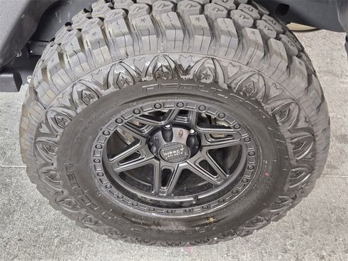 Used 2017 Jeep Wrangler Unlimited Rubicon w/ Max Tow Package image 13