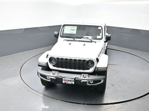 New 2026 Jeep Gladiator Sport AWD/4WD image 35