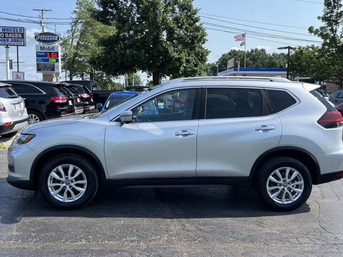 Used 2018 Nissan Rogue SV w/ Premium Package image 2