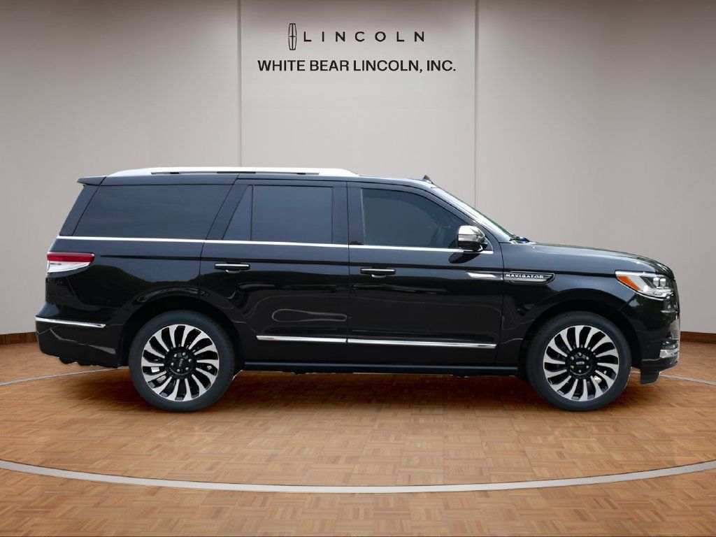 Used 2024 Lincoln Navigator Black Label AWD/4WD image 4