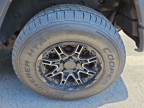 Used 2018 Jeep Wrangler Unlimited Sahara AWD/4WD image 6