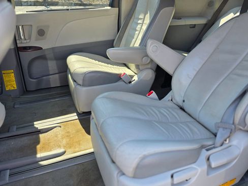 Used 2013 Toyota Sienna Limited w/ Premium Pkg AWD/4WD image 9