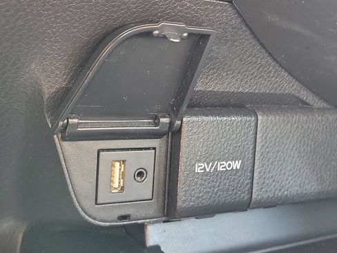 Used 2019 Toyota Camry SE w/ Convenience Package FWD image 32