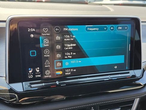 Used 2025 Volkswagen Atlas Cross Sport SE FWD image 25