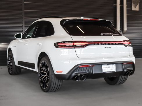 Certified 2026 Porsche Macan AWD/4WD image 3
