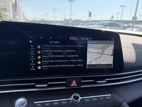 Certified 2025 Hyundai Elantra SEL FWD image 32
