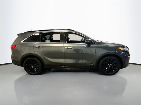 Used 2020 Kia Sorento S image 9