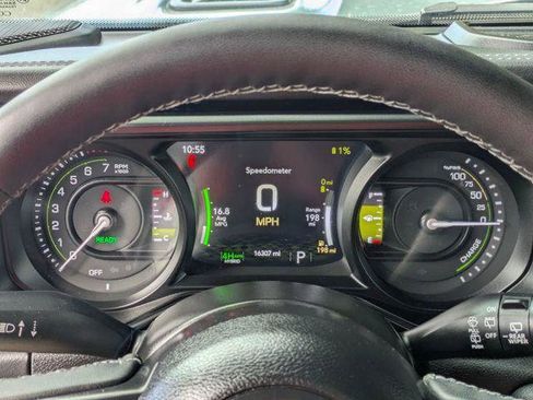 Certified 2025 Jeep Wrangler Unlimited Rubicon 4xe w/ Convenience Group AWD/4WD image 22
