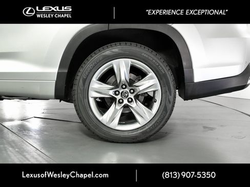 Used 2017 Toyota Highlander Limited image 11