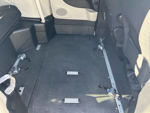 Used 2022 Chrysler Voyager LX image 6