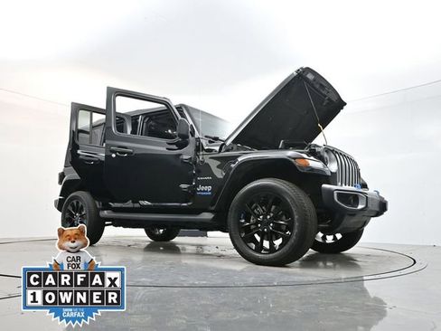 Used 2022 Jeep Wrangler Unlimited Sahara w/ Cold Weather Group image 37