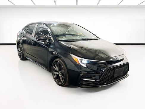 Used 2023 Toyota Corolla SE w/ SE Package FWD image 3