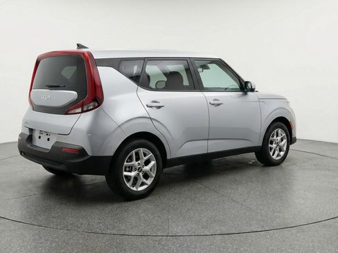 Used 2025 Kia Soul LX w/ LX Technology Package FWD image 9