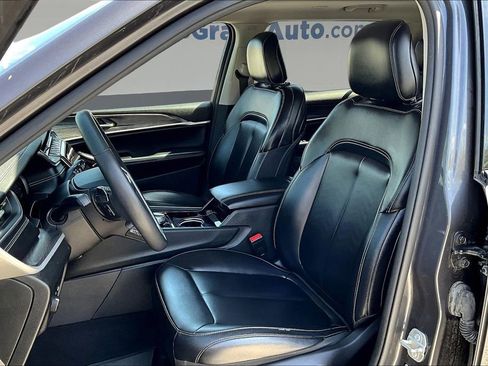 Used 2023 Jeep Grand Cherokee L Limited image 21