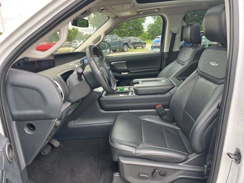 Used 2025 Ford Expedition Platinum AWD/4WD image 19