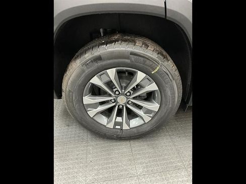 New 2027 Chevrolet Equinox LT w/ Safety and Technology Package AWD/4WD image 40
