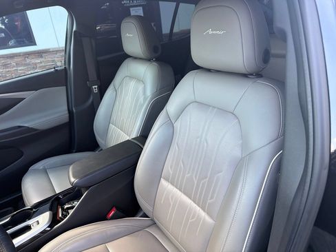 Used 2025 Buick Envista Avenir FWD image 3