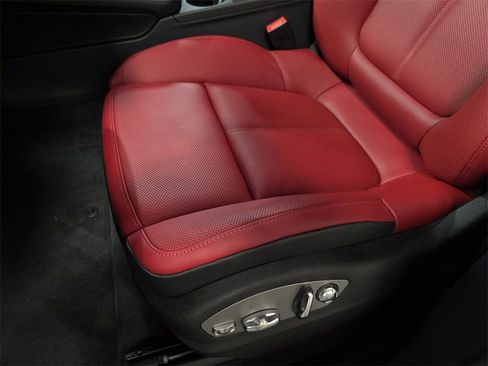 Certified 2025 Porsche Macan Turbo image 22