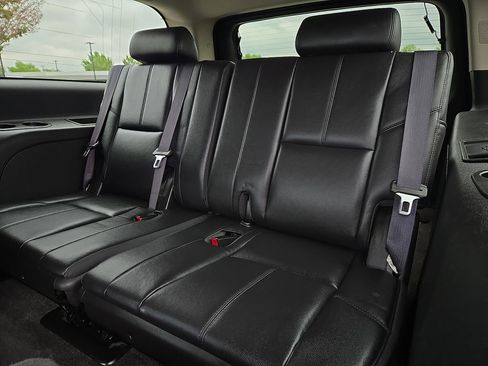 Used 2014 Chevrolet Suburban LT image 10